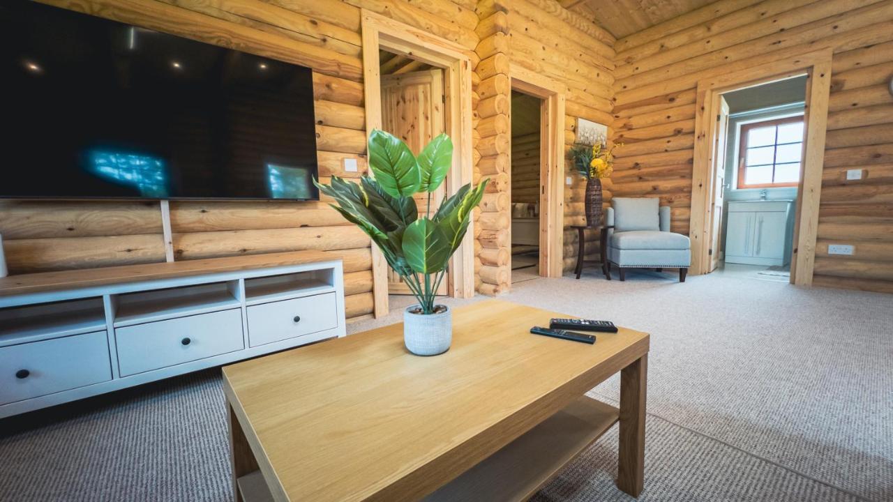 Aspen Lodge, Amazing New Log Cabin With Hot Tub - Sleeps 6 - Felmoor Park Morpeth Exterior foto